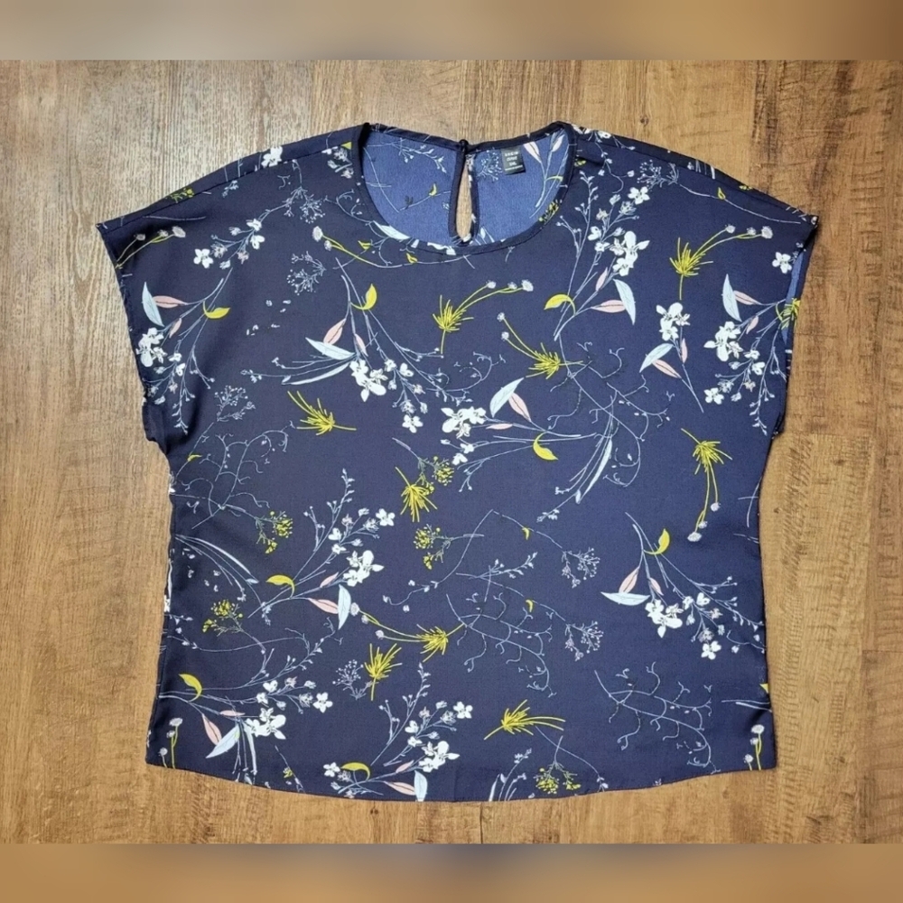 FREE W BUNDLE Shein floral short sleeve blouse